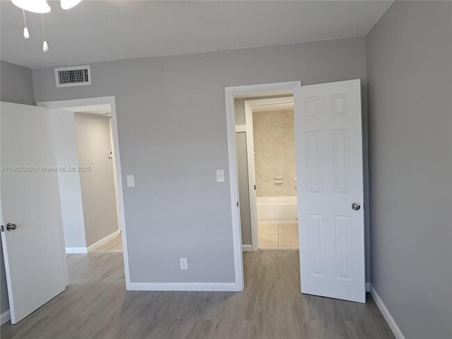 Building Photo - 16701 NE 14th Ave