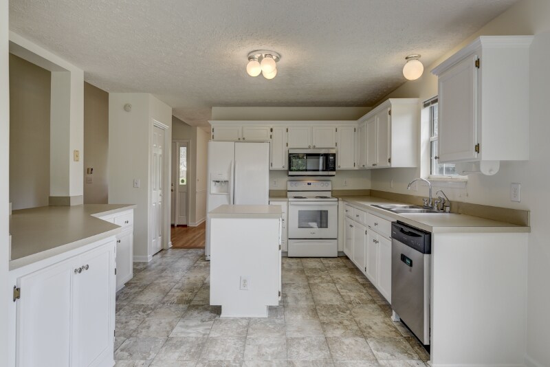 Building Photo - 1101 Pebble Creek Ct E