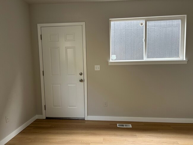 Building Photo - 627 N Prospect St