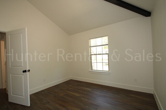 Building Photo - 1809 Elkins Ave