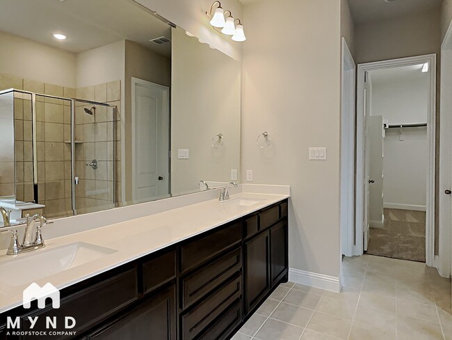 Building Photo - 14844 Gentry Dr