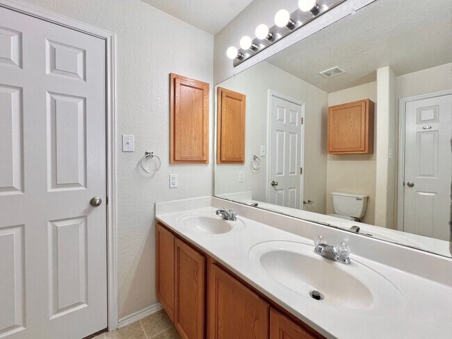 Building Photo - 11111 Dewberry Field