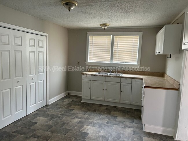 Building Photo - 618 Hammock St