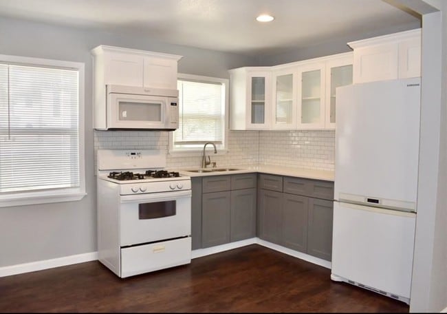 Building Photo - 110 N Bell St