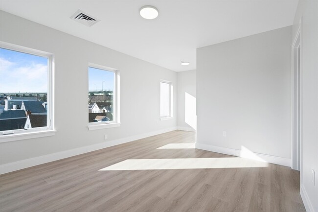 Building Photo - 25 2nd St