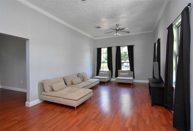 Building Photo - 504 Green St