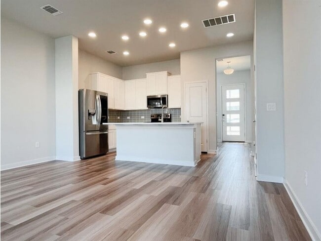 Building Photo - 15103 Ryman Rd