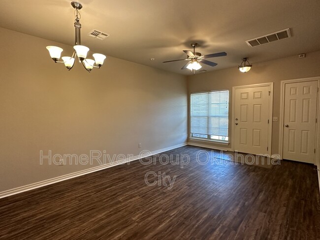 Building Photo - 922 SW 92nd St