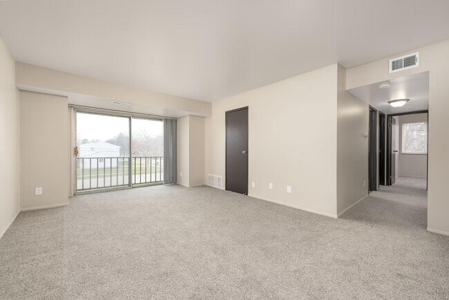 Building Photo - Everett Apartments - 119-07