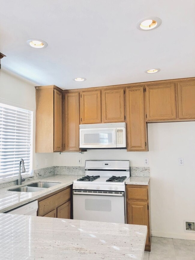 Building Photo - Beautiful 2 bedroom 2 bath Home!!!!