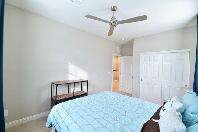 Building Photo - Gorgeous 3bed / 2.5bath home located in Tuscany!
