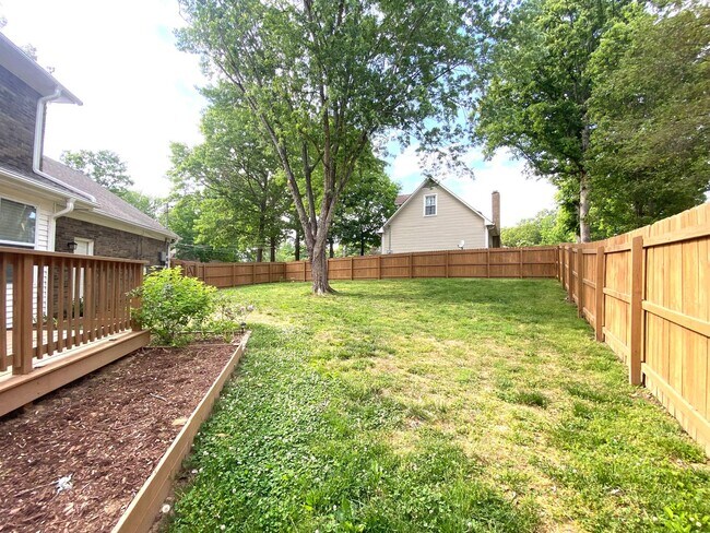 Building Photo - 1103 Rosebrook Dr