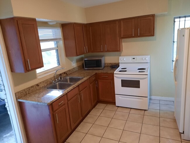 Building Photo - 1518 E Ellicott St