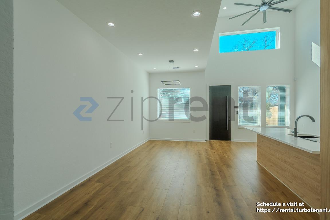 Building Photo - 5029 Van Fleet St