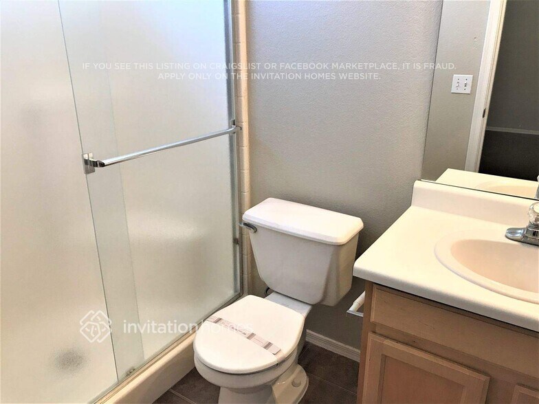 Building Photo - 8632 E Capri Ave