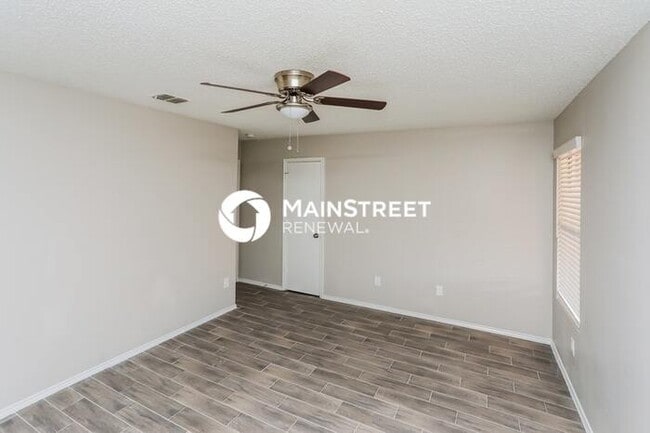 Building Photo - 3 Bedroom Pet-Friendly Home in MESQUITE, TX with Main Street Renewal