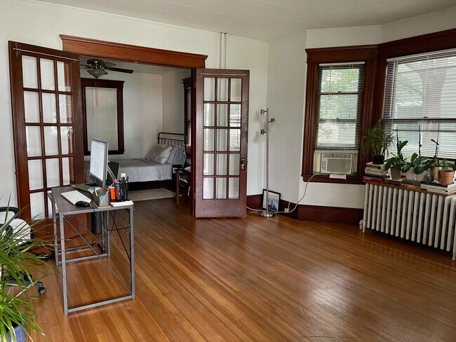 Building Photo - 33 Douglas Ave