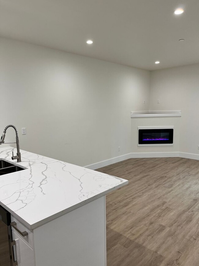 Building Photo - Brand New Ferndale Townhome - 3 bedroom, 2...