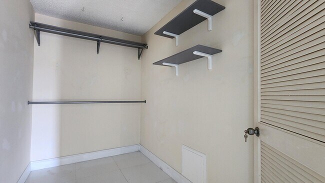 Building Photo - 2050 Oleander Blvd