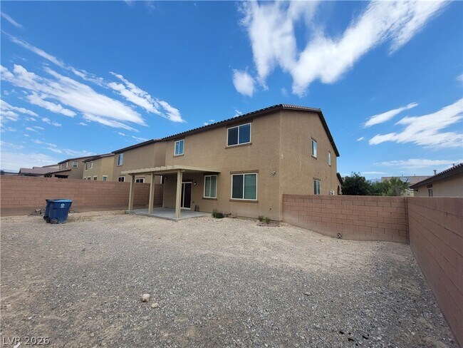 Building Photo - 2409 W Gilmore Ave