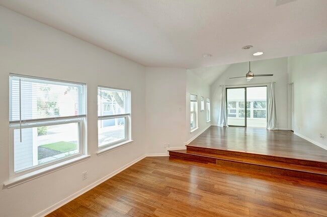 Building Photo - 1020 Heights Blvd