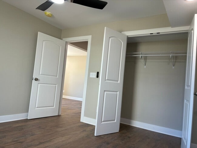 Building Photo - 102 Twin Lakes Dr