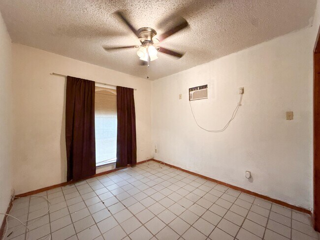 Building Photo - 106 Florida St