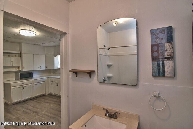 Building Photo - 1418 Capouse Ave
