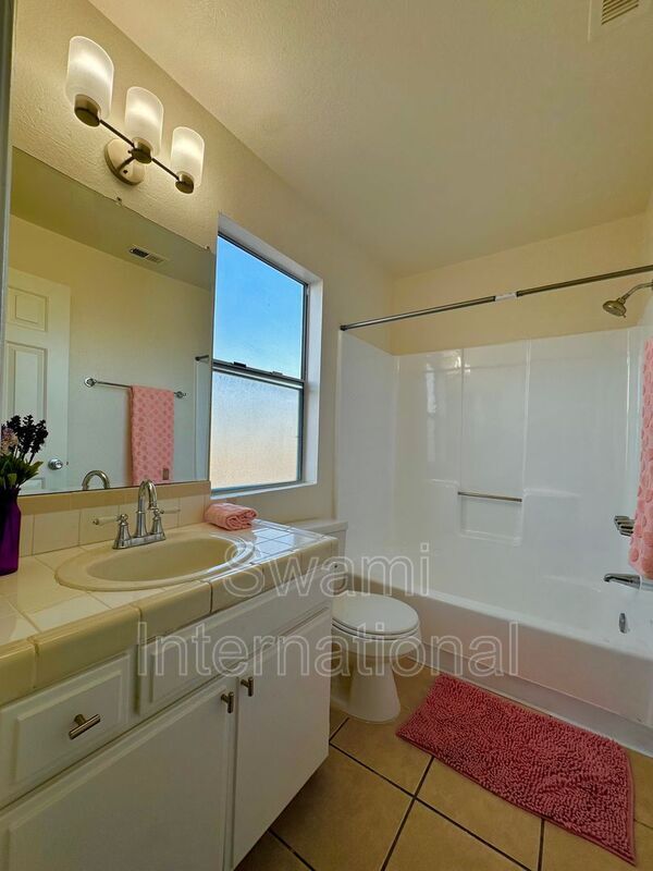 Building Photo - 14620 Berendo Ave