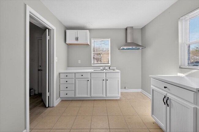 Building Photo - 2216-2216 Norden Ct