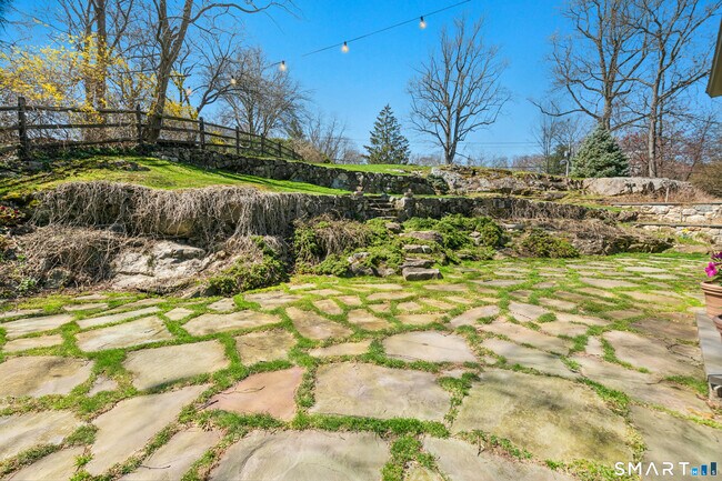 Building Photo - 9 Dancing Bear Rd