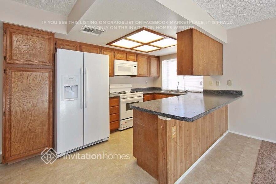 Building Photo - 888 Scarlet Ave