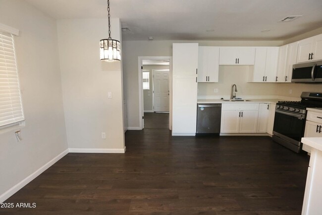 Building Photo - 3822 N 11th Ave
