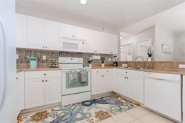 Building Photo - 2705 SW 11th Pl