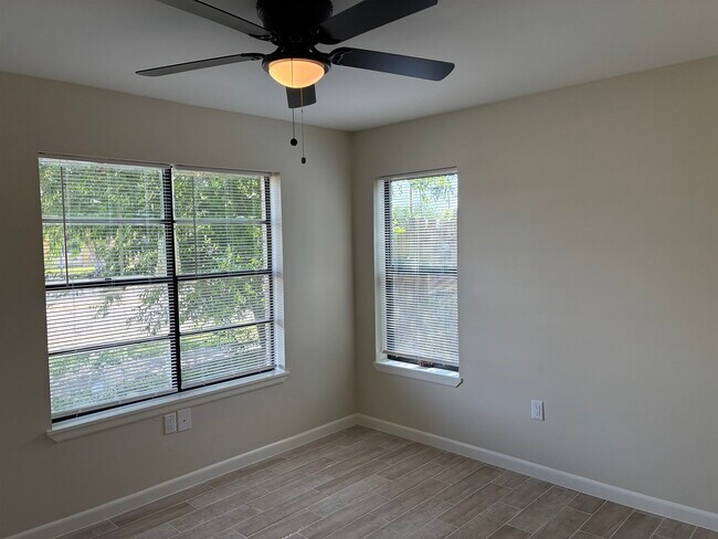 Building Photo - 705 Bustamante St