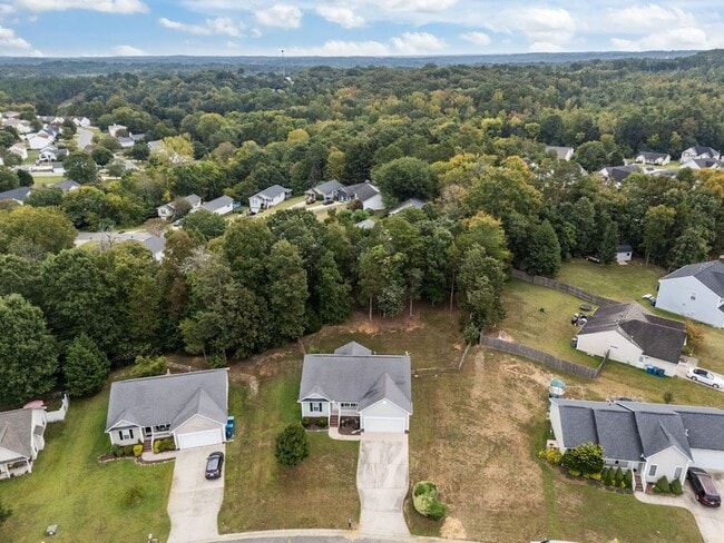 Building Photo - Highly desirable St Andrews subdiv. 3 bed,...