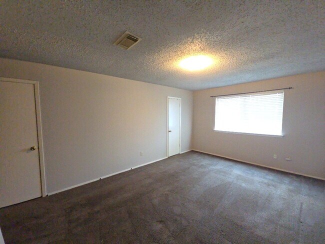 Building Photo - 15625 Weldon Dr