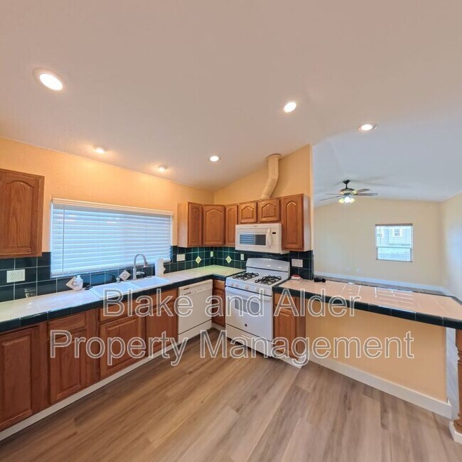 Building Photo - 720 Portland Ave