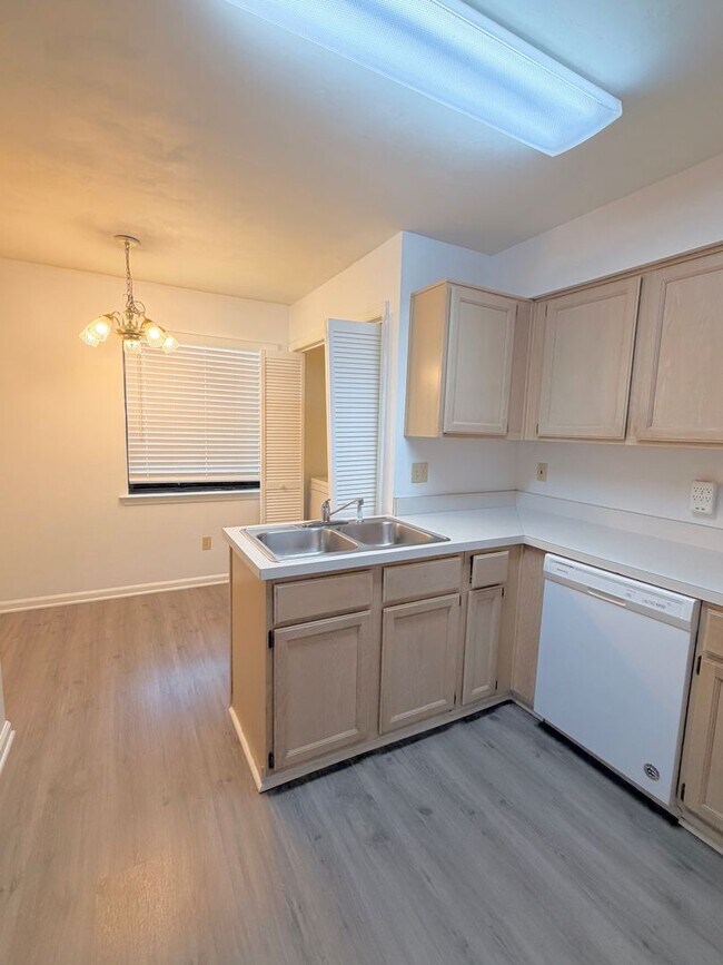 Building Photo - 4414 Stratfordshire Ct