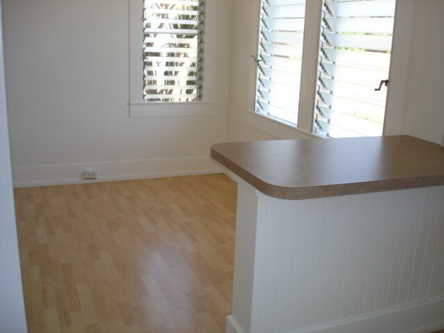 Building Photo - Charming 3 bedroom, 1 bath house with gara...