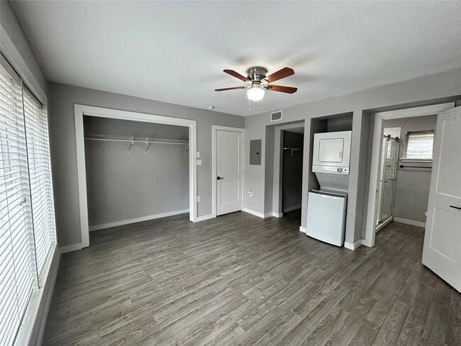 Building Photo - 219 Marshall St