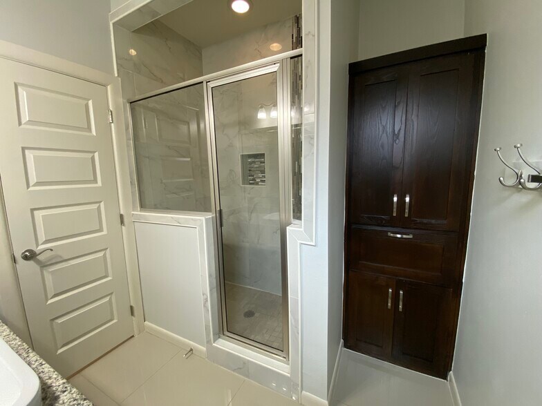 Building Photo - 904 E Myrtle Beach Ave