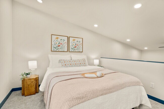 Building Photo - 960 NE Norton Ave