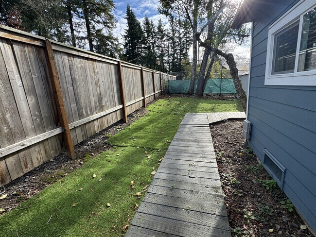 Building Photo - 8950 SW 69th Ave