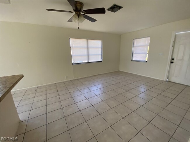 Building Photo - 801 SE 5th Ave