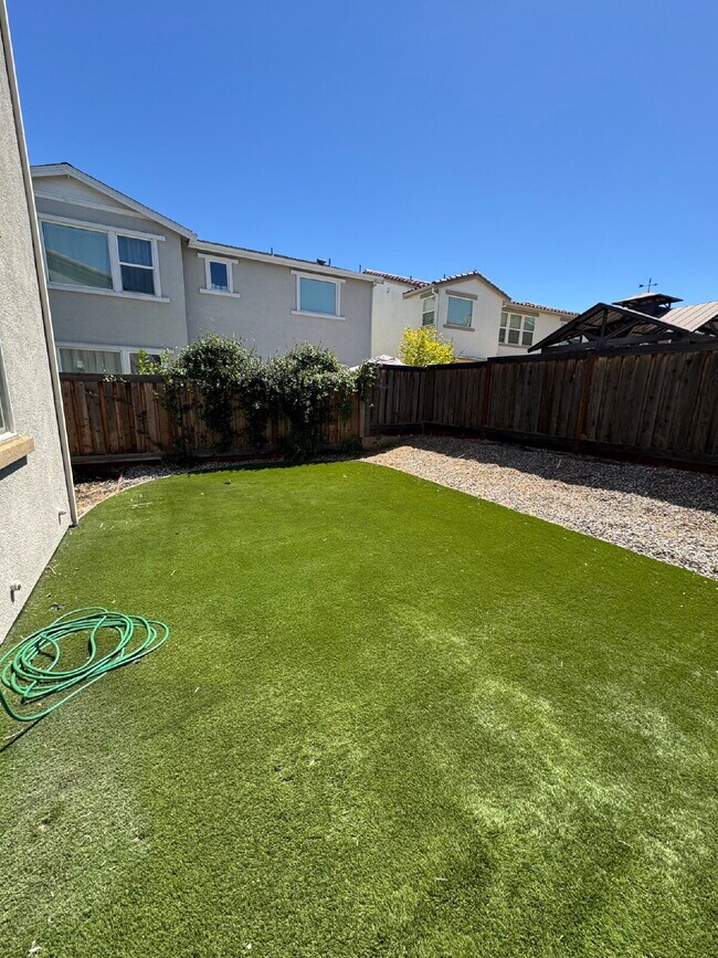 Building Photo - Freshly Painted 4 Bedroom Home with 3-Car Garage in Brentwood