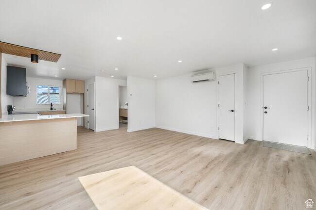 Building Photo - Renovated Apartment in Salt Lake City | Available Now