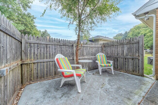 Building Photo - 2726 Applelane Ave