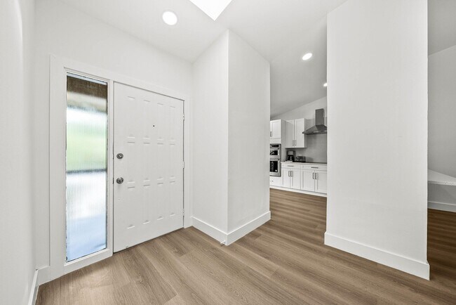 Building Photo - 13105 Belhaven Ct