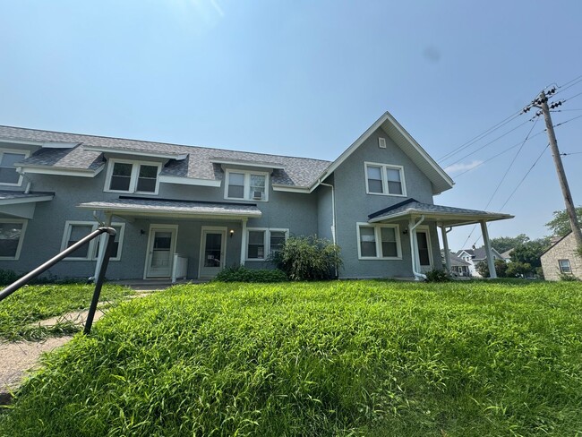 Primary Photo - For Rent – Pet-Friendly 2 Bed, 1 Bath Town...